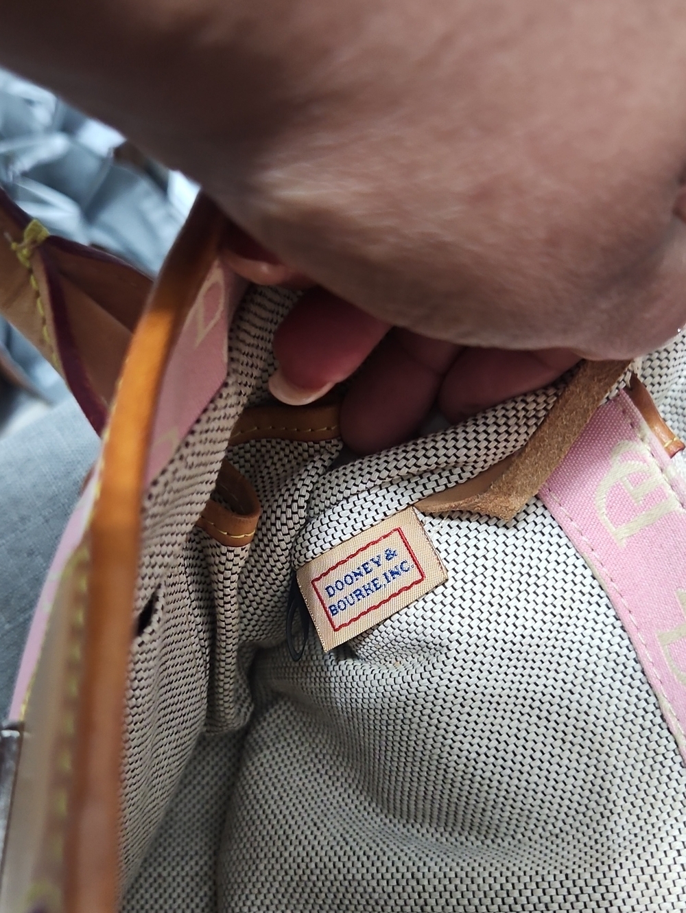 Dooney &Bourke Y2K Vintage Signature Momogram Pink Monogram Tote with Tan Trim - Picture 8 of 10